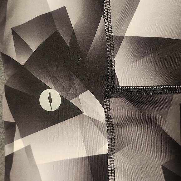 Avia brand work out pants. Size Large (12-14) - Picture 4 of 5